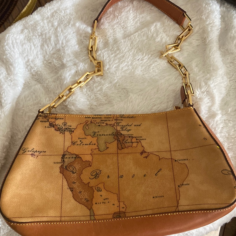 Alviero Martini shoulder purse